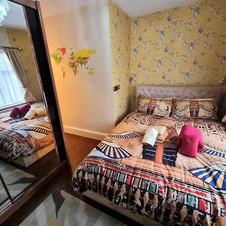Centrally Located In Canterbury With Two Bedrooms And A Sofa Bed Exterior photo