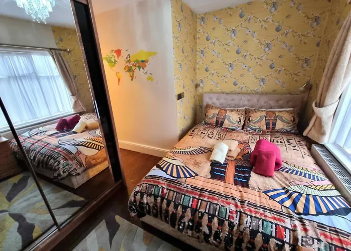Centrally Located In Canterbury With Two Bedrooms And A Sofa Bed